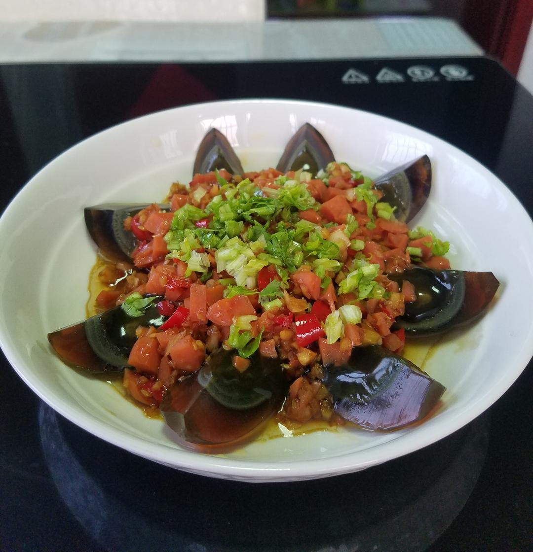 简单、快手、美味、下饭。凉拌皮蛋的做法