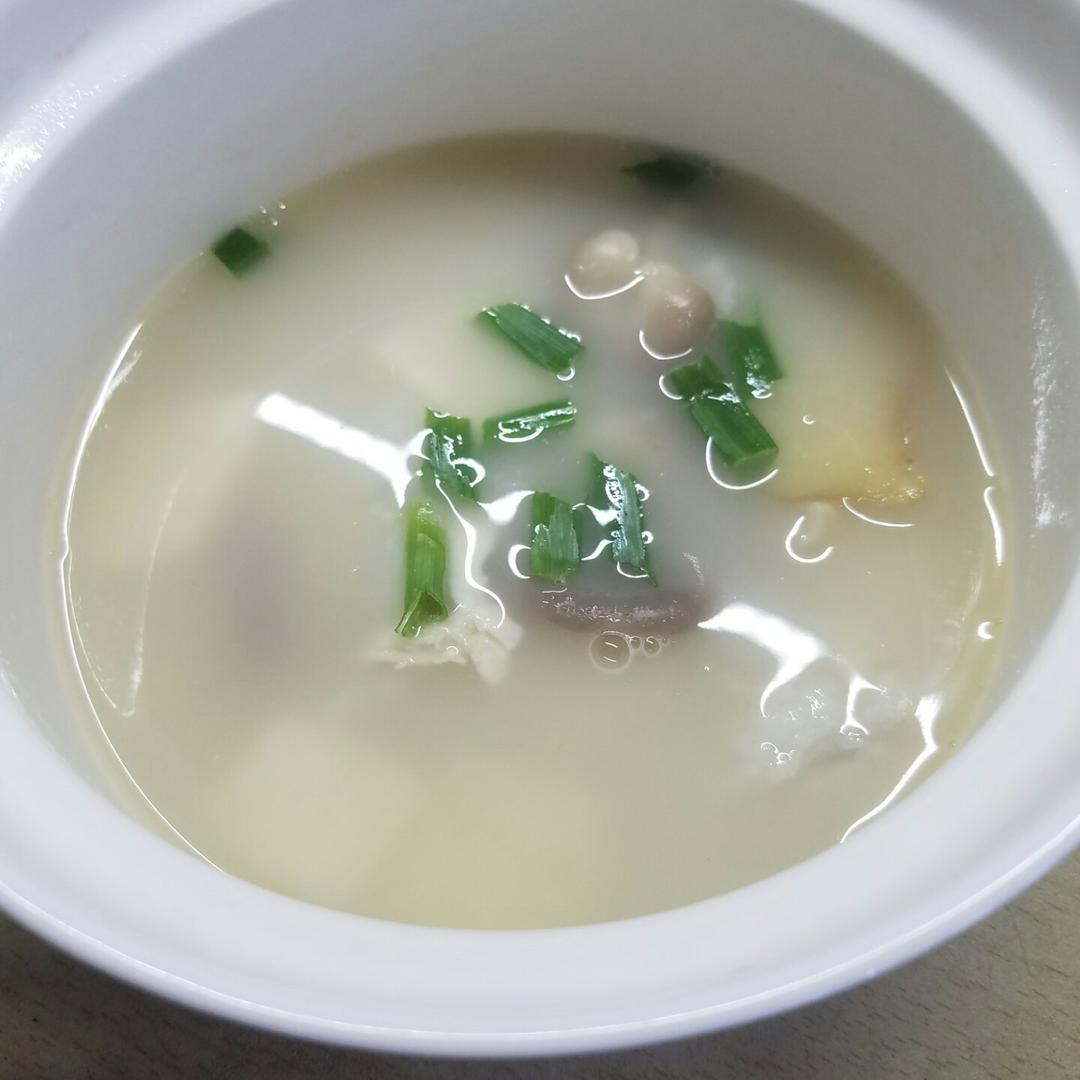 lw丶wang做的鲜菌奶白鲫鱼汤