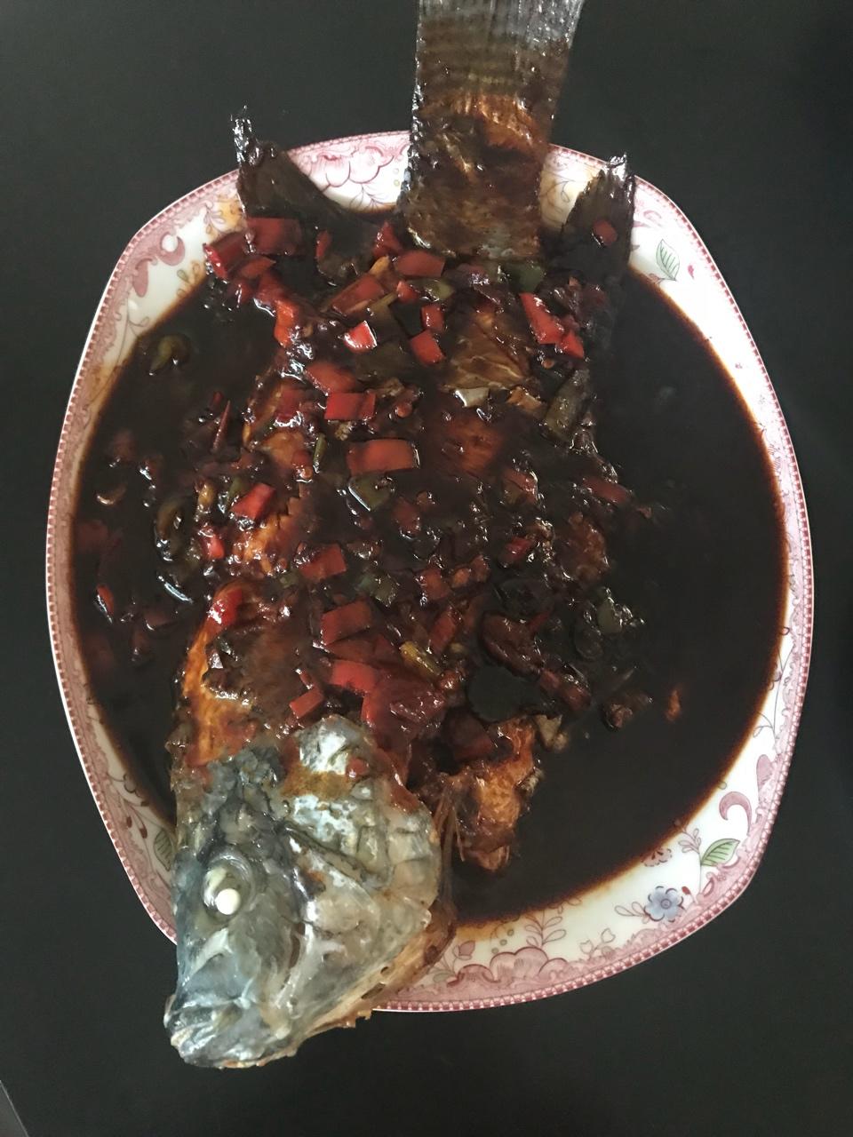 啤酒、郫县豆瓣酱炖淡水鱼