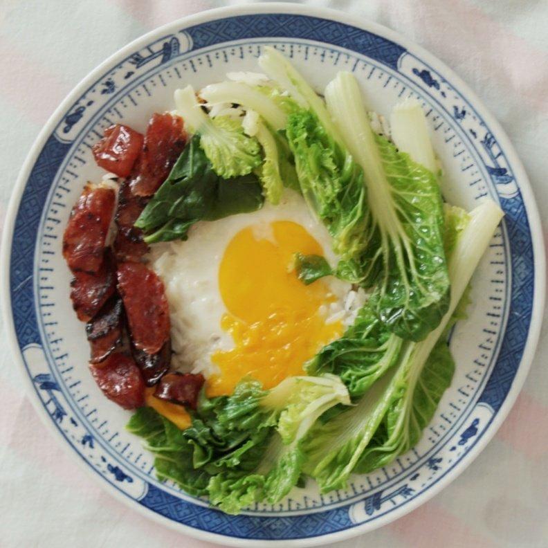 广式腊味煲仔饭