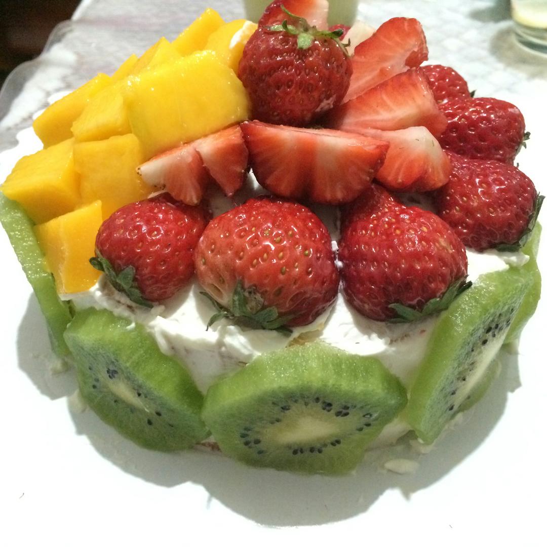 6寸草莓奶油生日蛋糕
