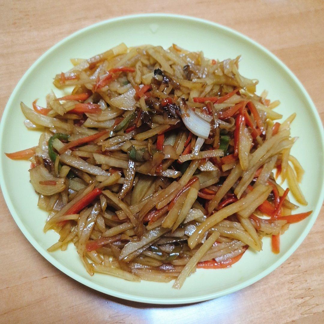 厨房0失误的快手菜 胡萝卜炒土豆丝  大人小孩都爱