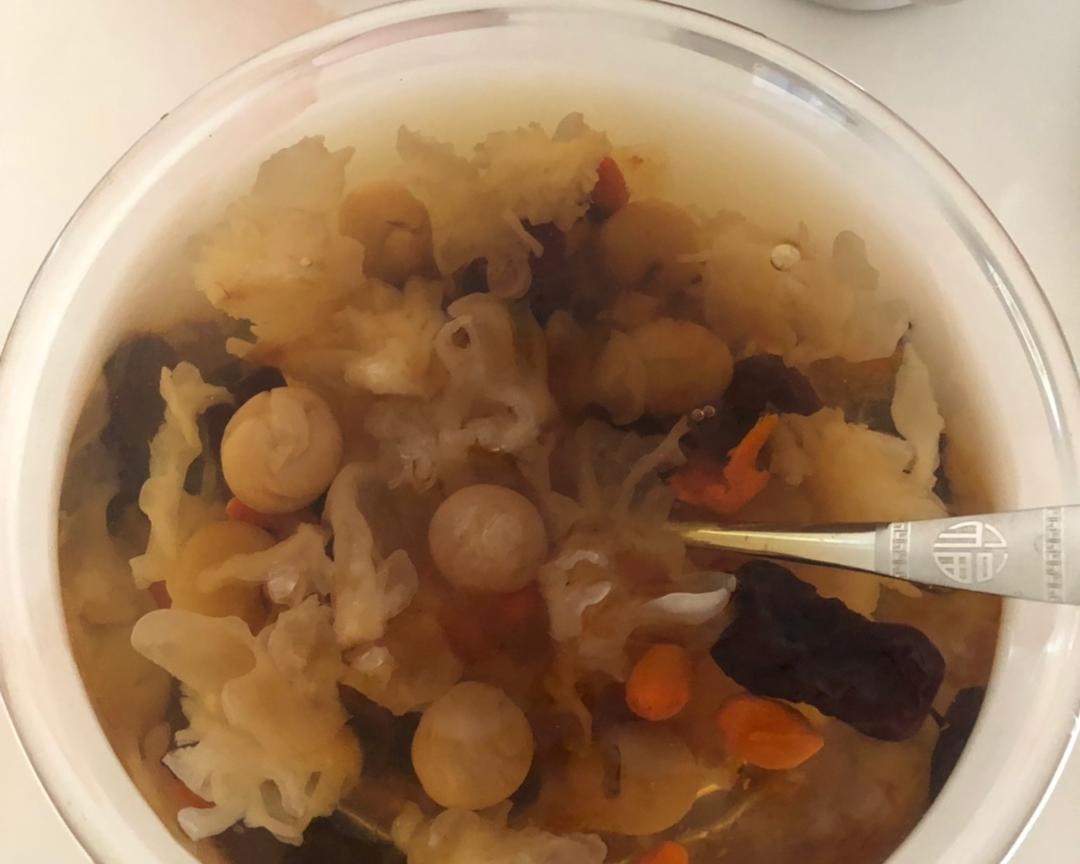 银耳桃胶营养炖－补血补气好帮手