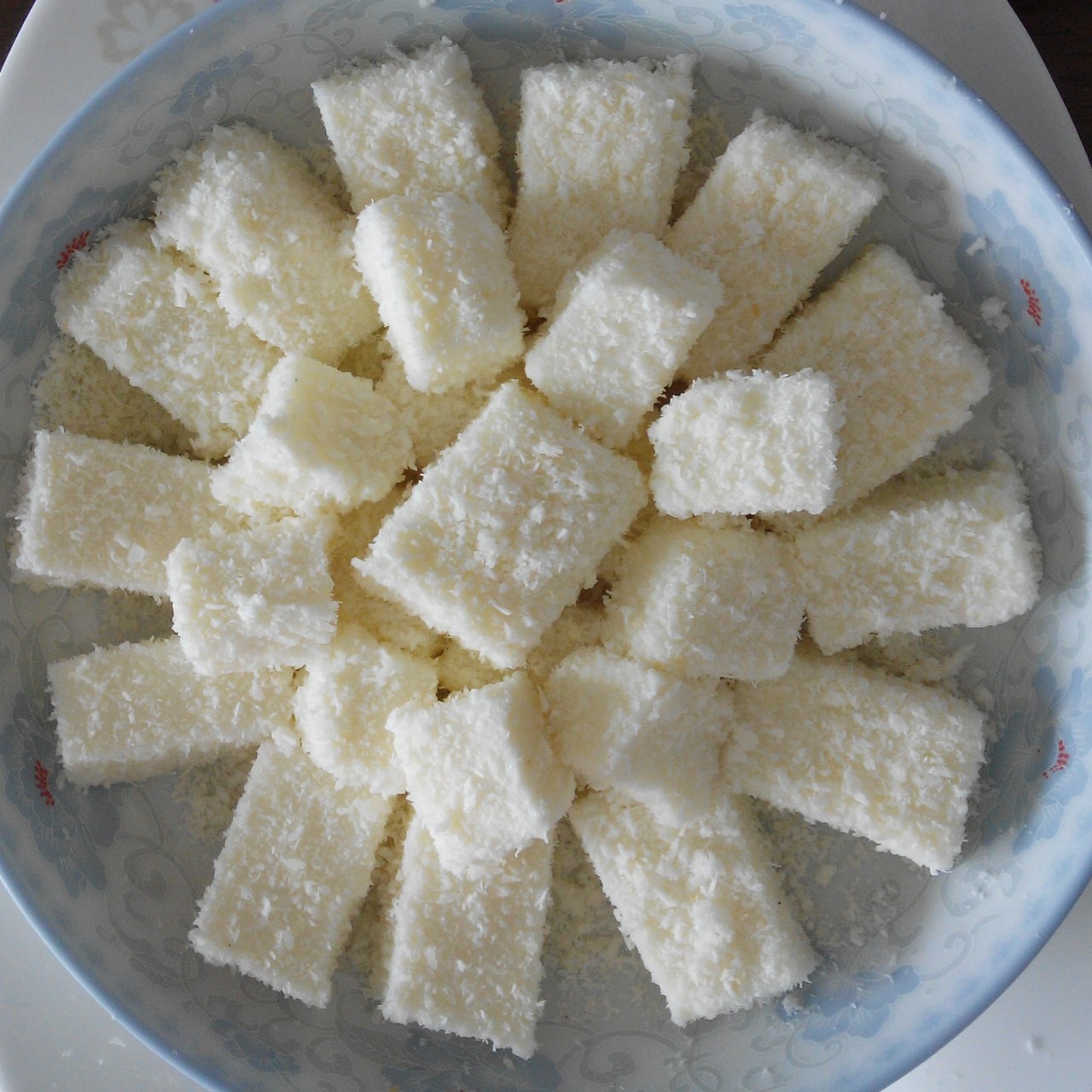 椰蓉牛奶小方糕