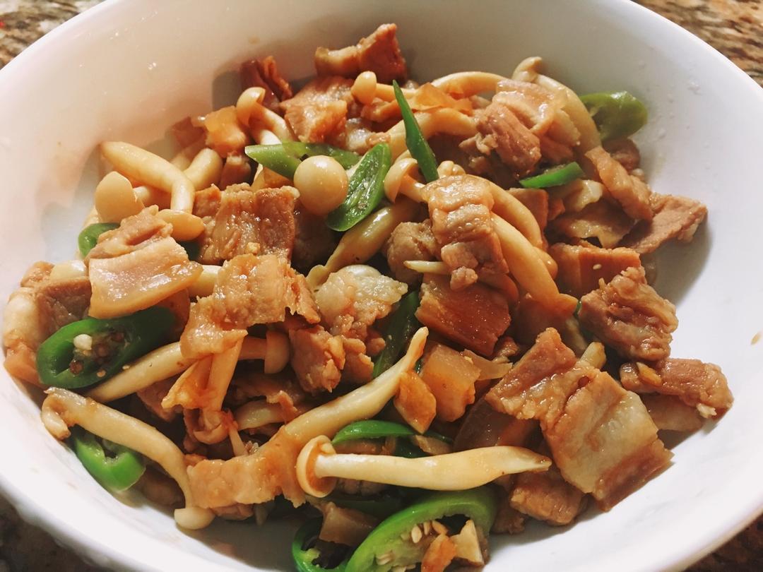 海鲜菇小炒肉