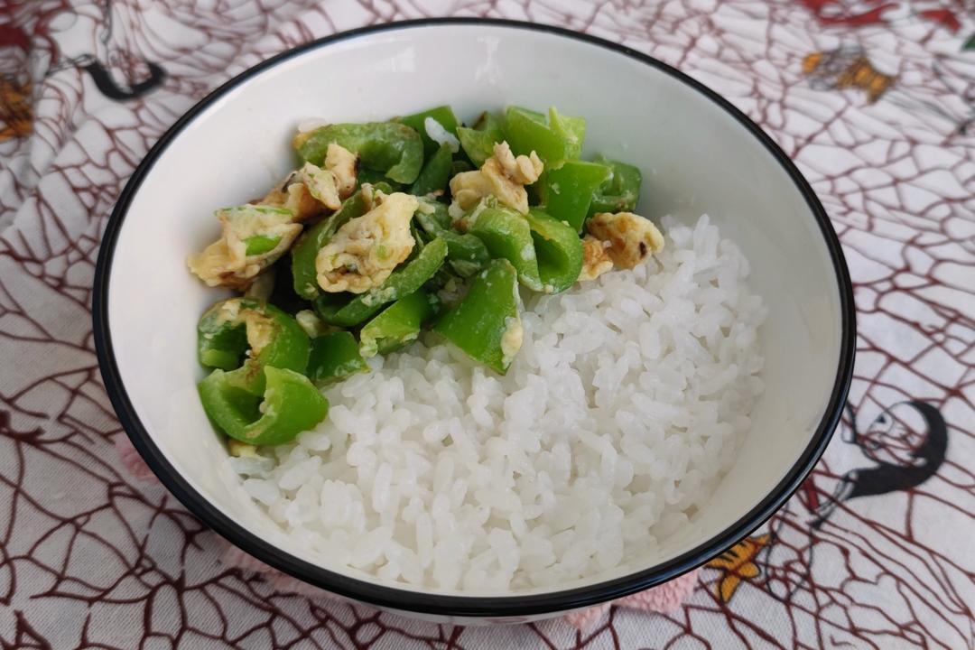 不一样的辣椒炒鸡蛋～下饭神器!