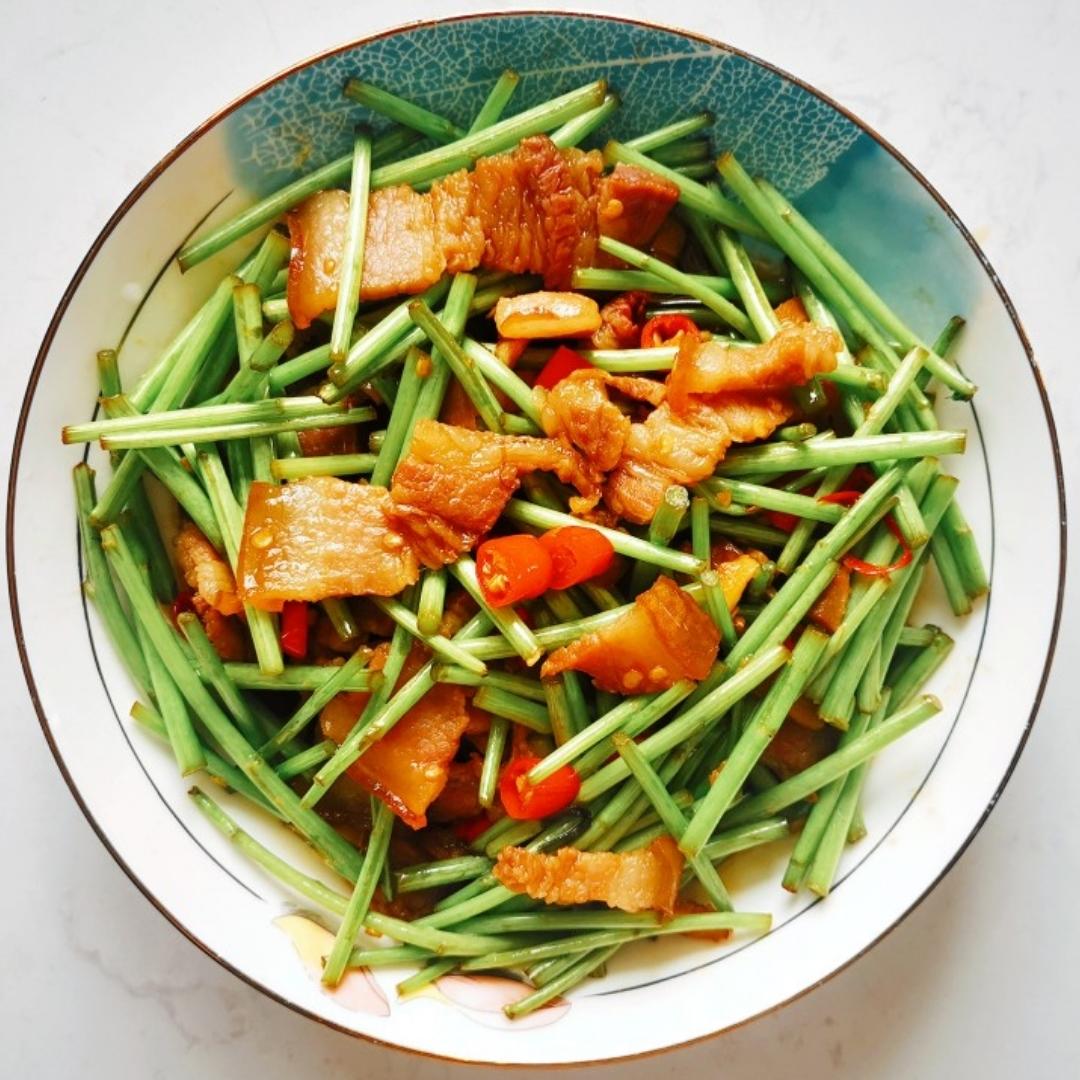 藜蒿炒烟熏腊肉