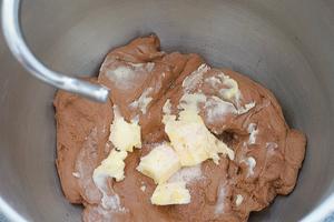 巧克力流心日式海盐面包卷｜巧克力+盐卷爱好者必做款的做法 步骤3