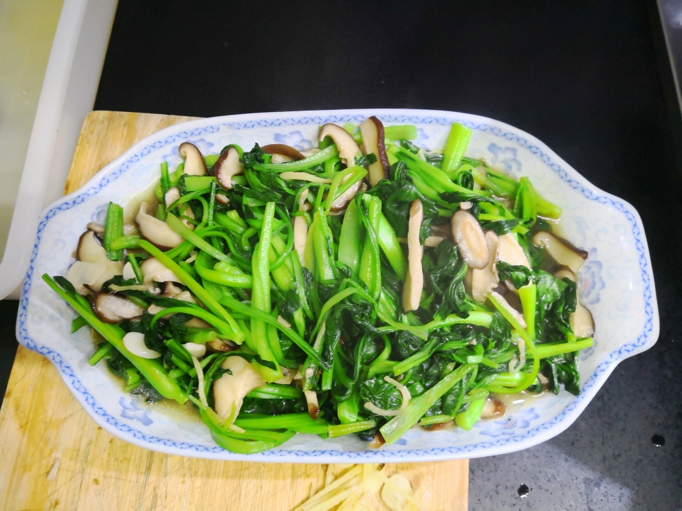青菜炒香菇的做法