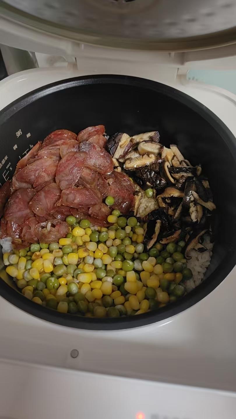 保姆级的「腊味煲仔饭2.0」加强版来了，地道老广味～