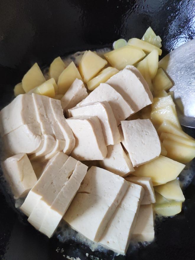 土豆炖豆腐的做法