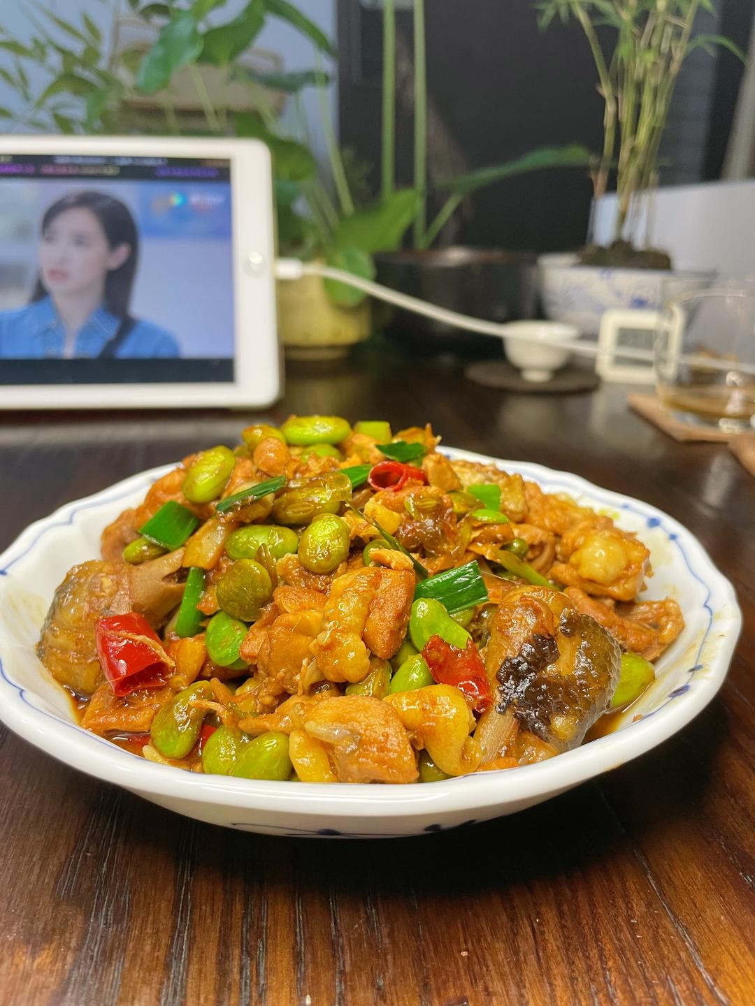 毛豆子烧鸡的做法