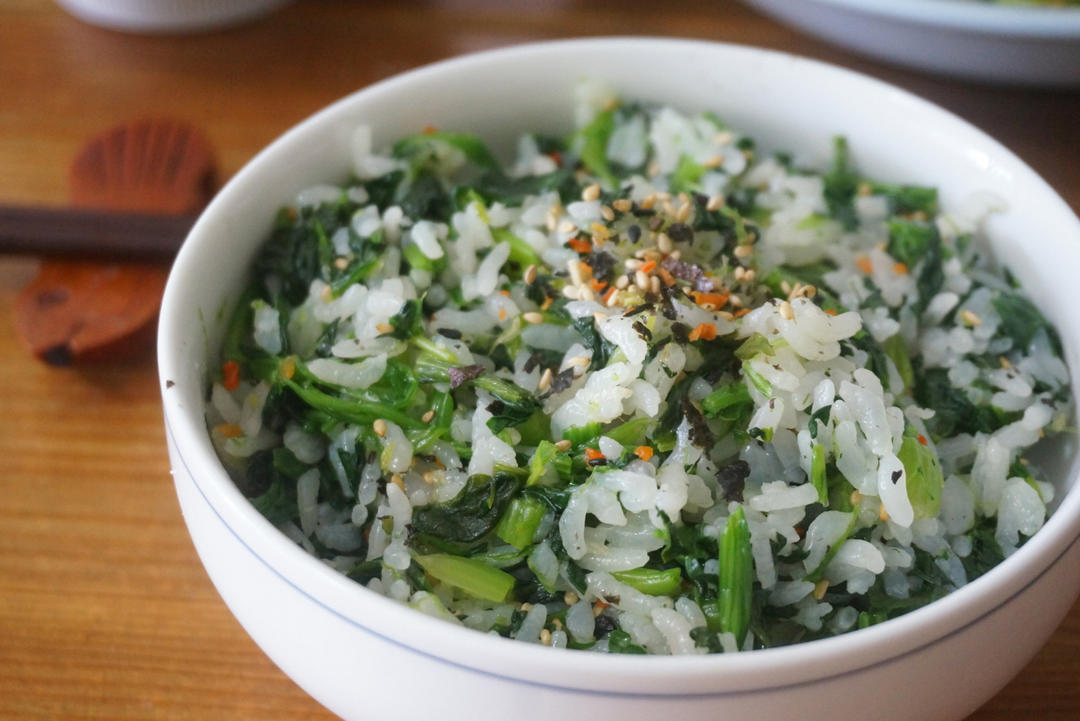 营养翻倍的花样主食-芝麻菠菜拌饭