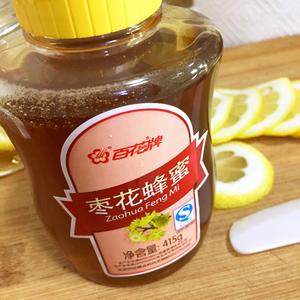 夏季美白大作战！超简单的蜂蜜柠檬饮(⁎⁍̴̛ᴗ⁍̴̛⁎)的做法 步骤2