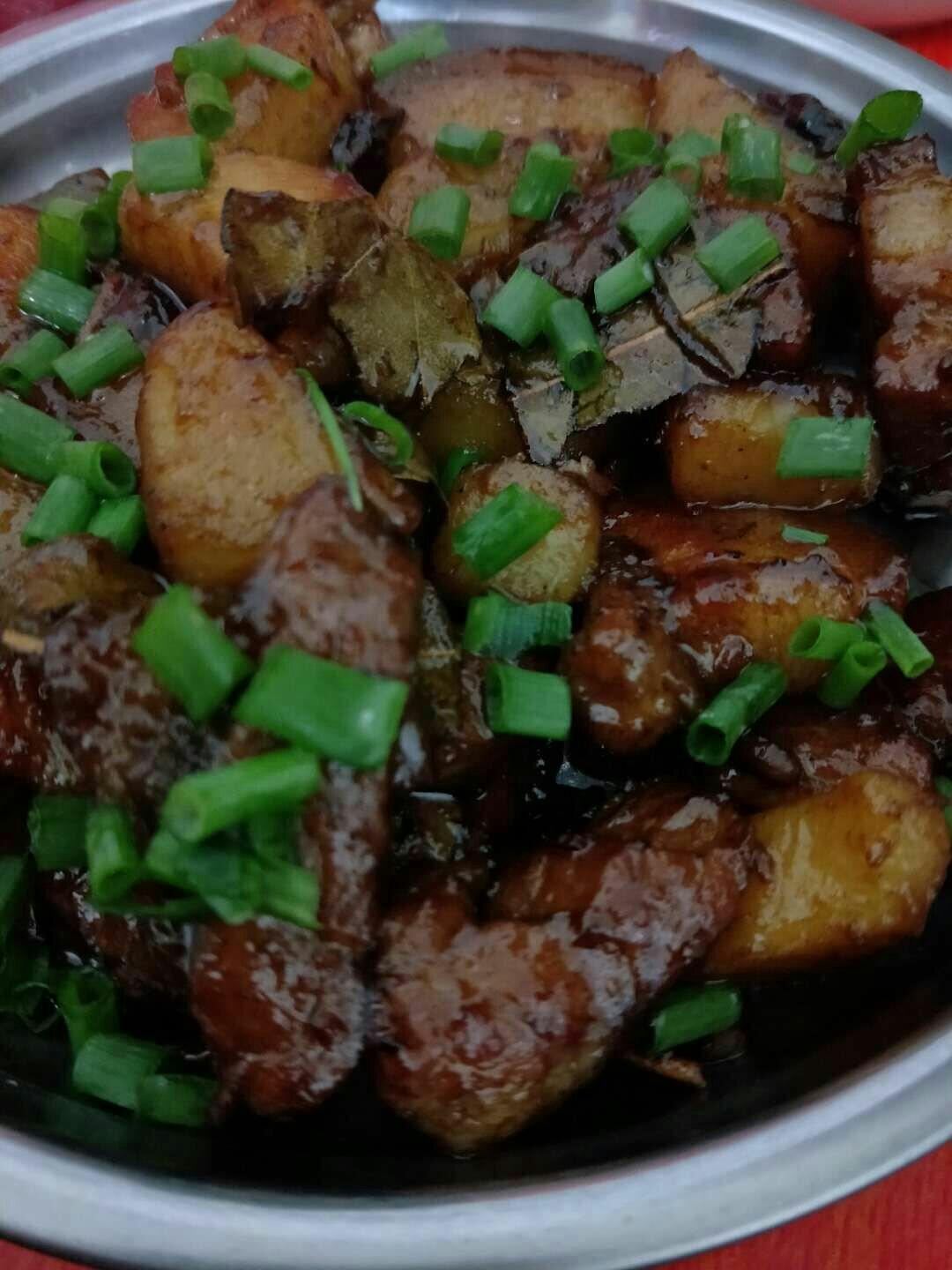 红烧肉炖土豆