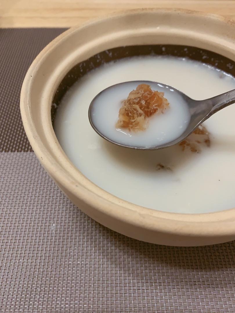 牛奶炖桃胶