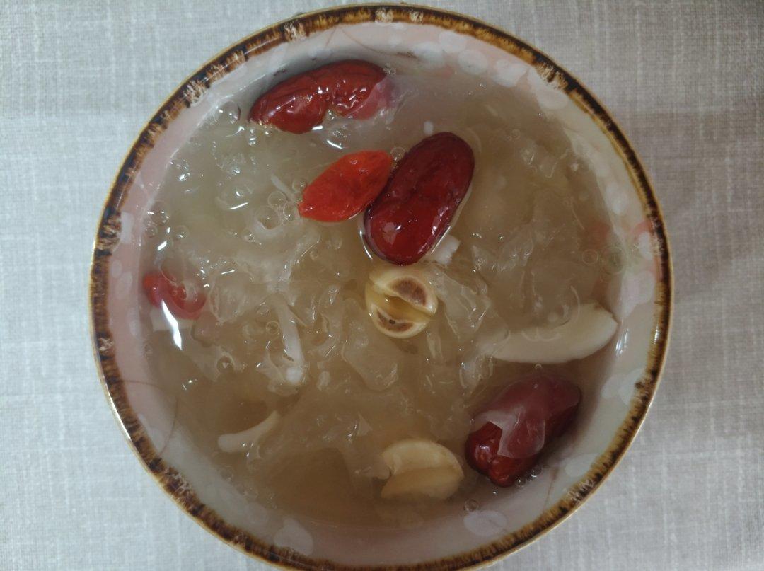 红枣银耳莲子羹