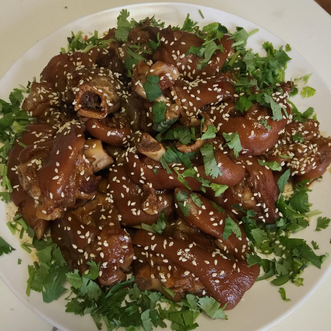 美味的家常菜：红烧猪蹄