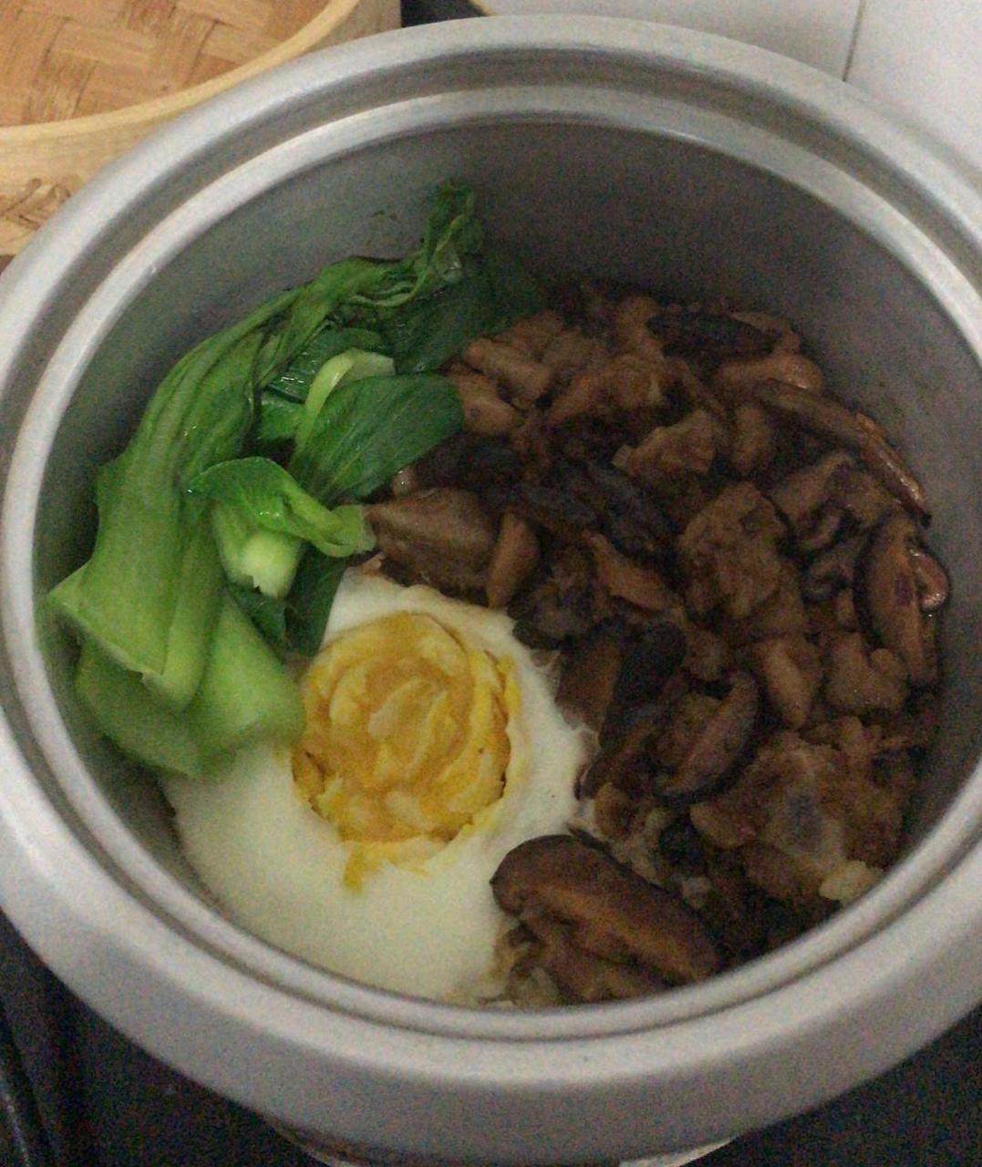 香菇滑鸡煲仔饭