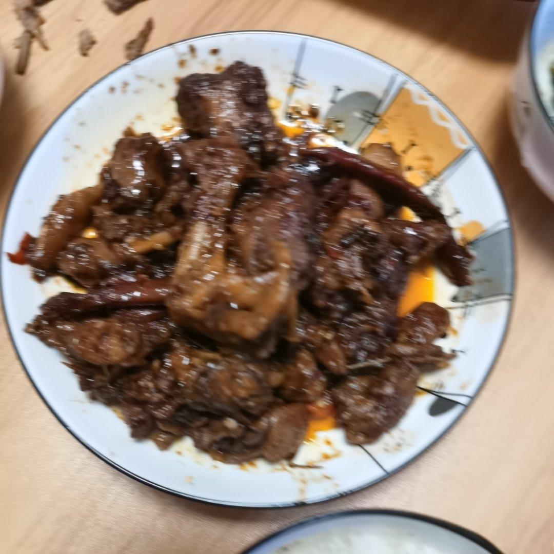 传统正宗的啤酒鸭配方和做法，鲜嫩香浓，只需炒千万不要焯水