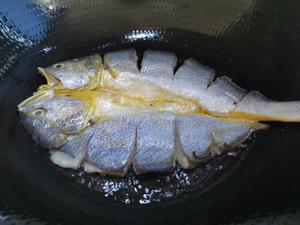 干煎黄瓜鱼鲞的做法 步骤3