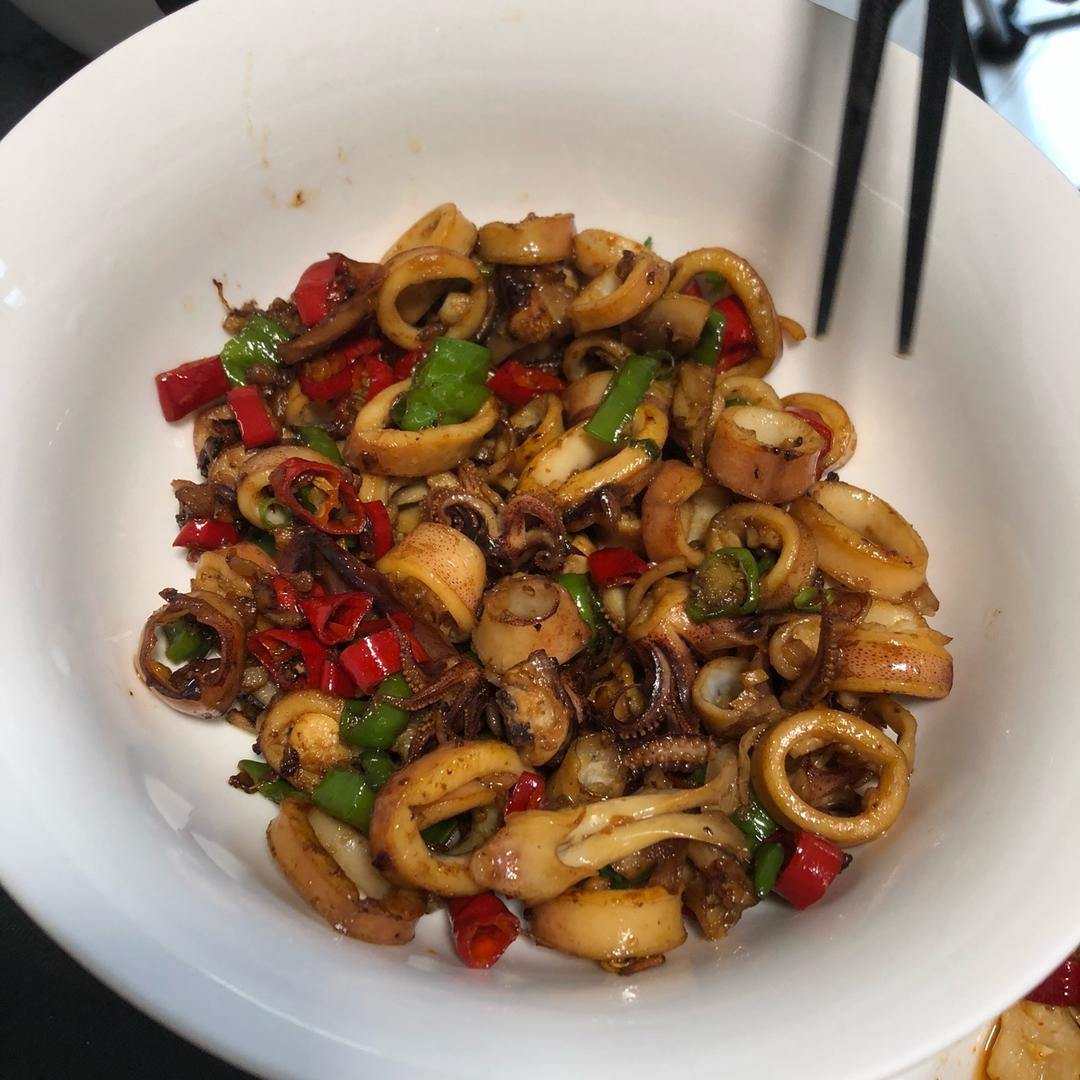 采花大盗小厨神做的双椒炒墨鱼