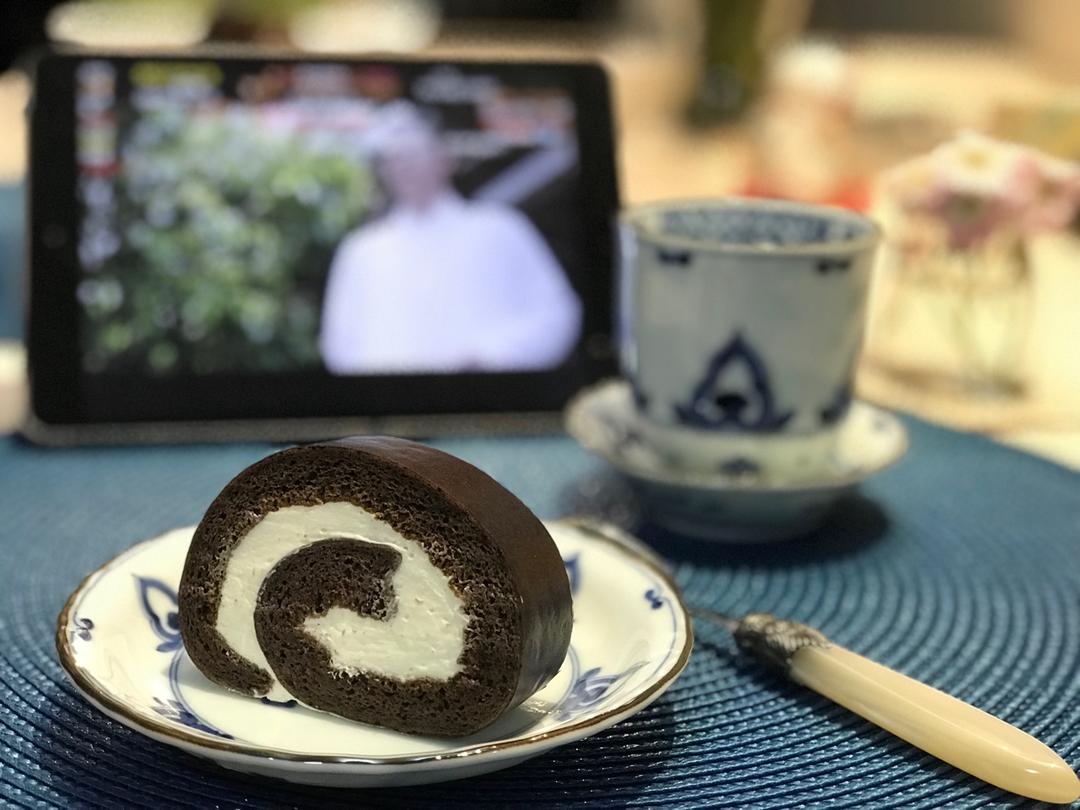 超浓郁卷不裂的巧克力蛋糕卷