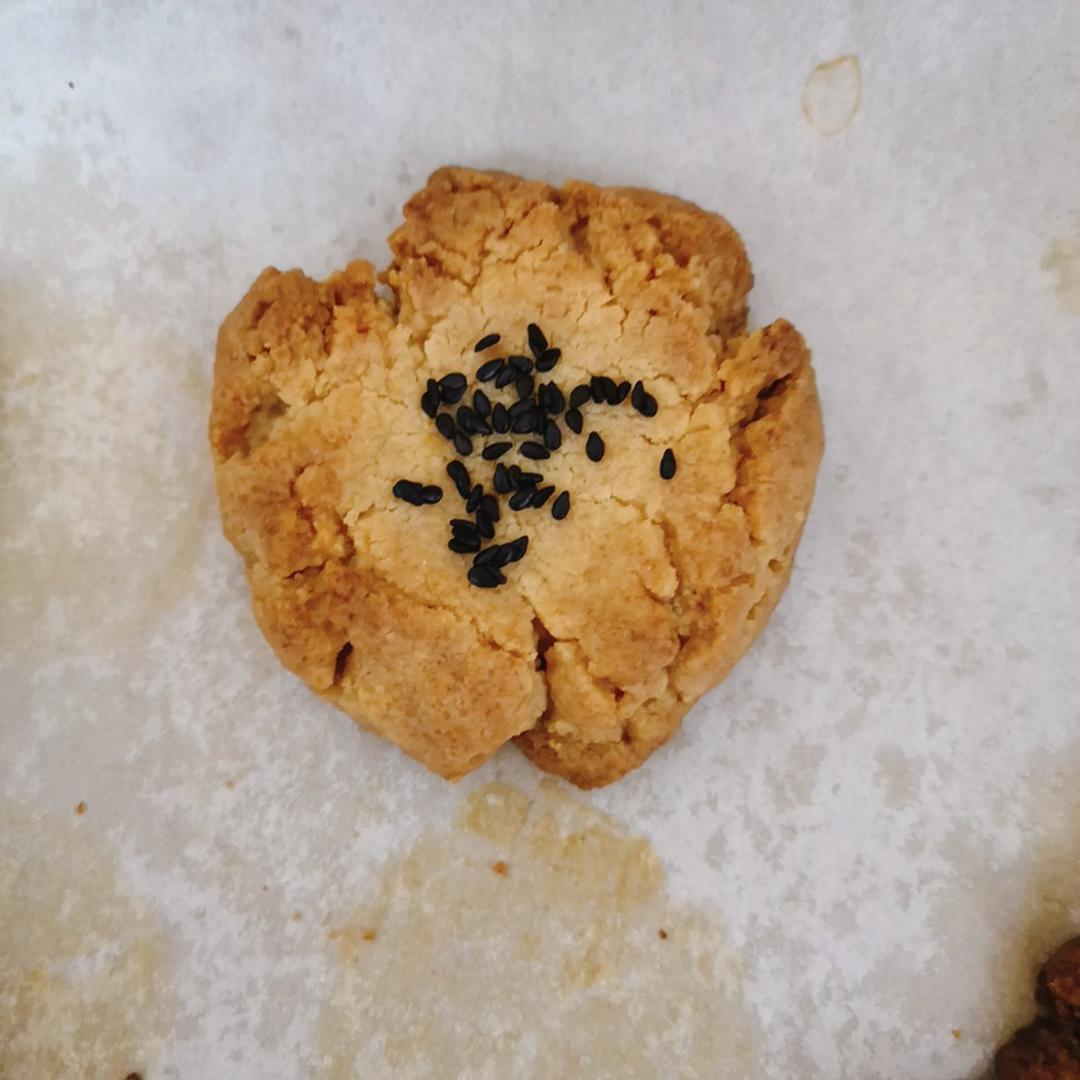 轻轻一按就碎掉的原味桃酥（不输猪油版）