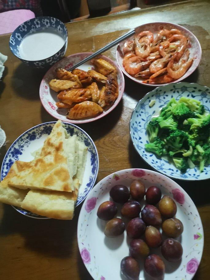 奥尔良烤鸡翅 还没摆盘就被抢光了
