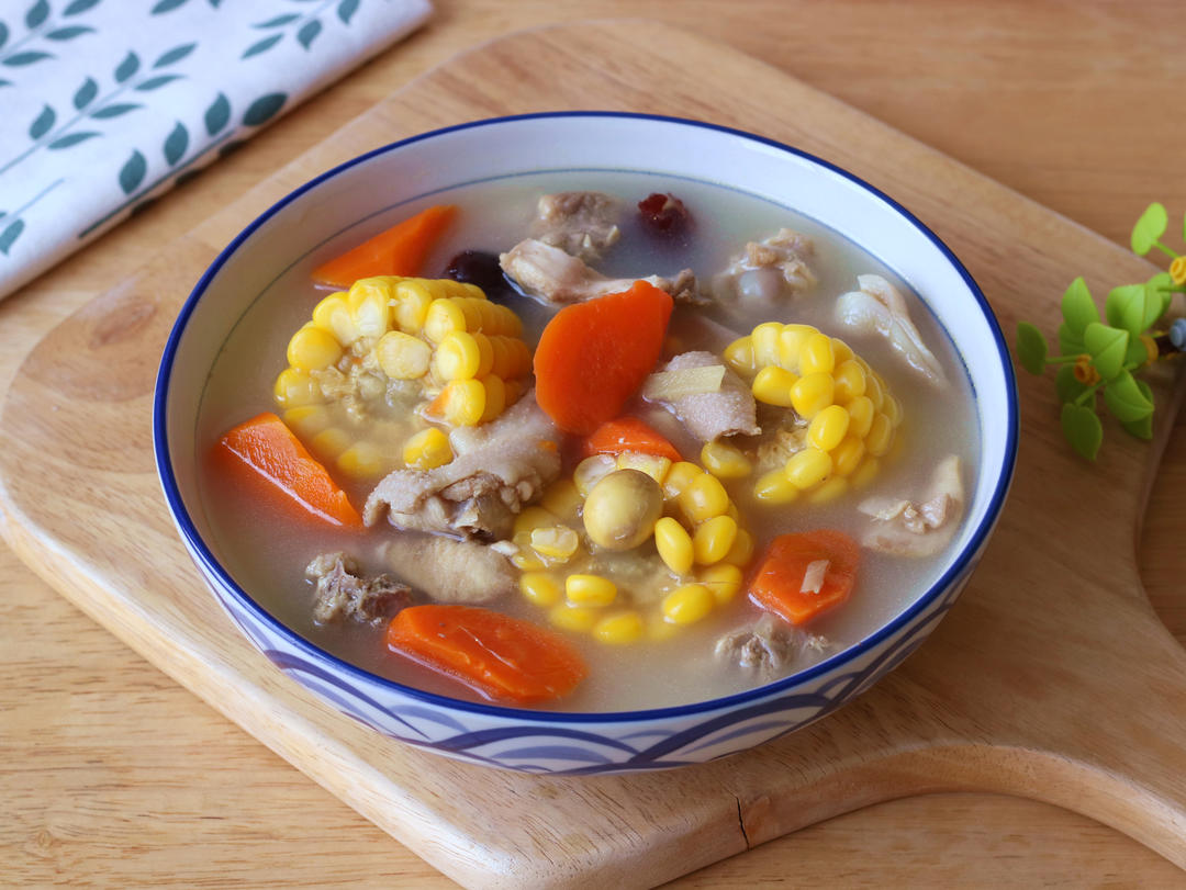 胡萝卜玉米鸡汤的做法