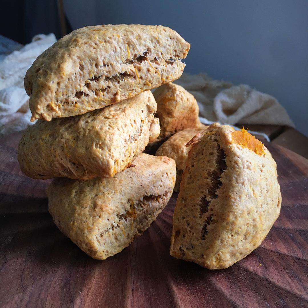 秋日小食：🎃南瓜司康「GLAZED PUMPKIN SCONES」