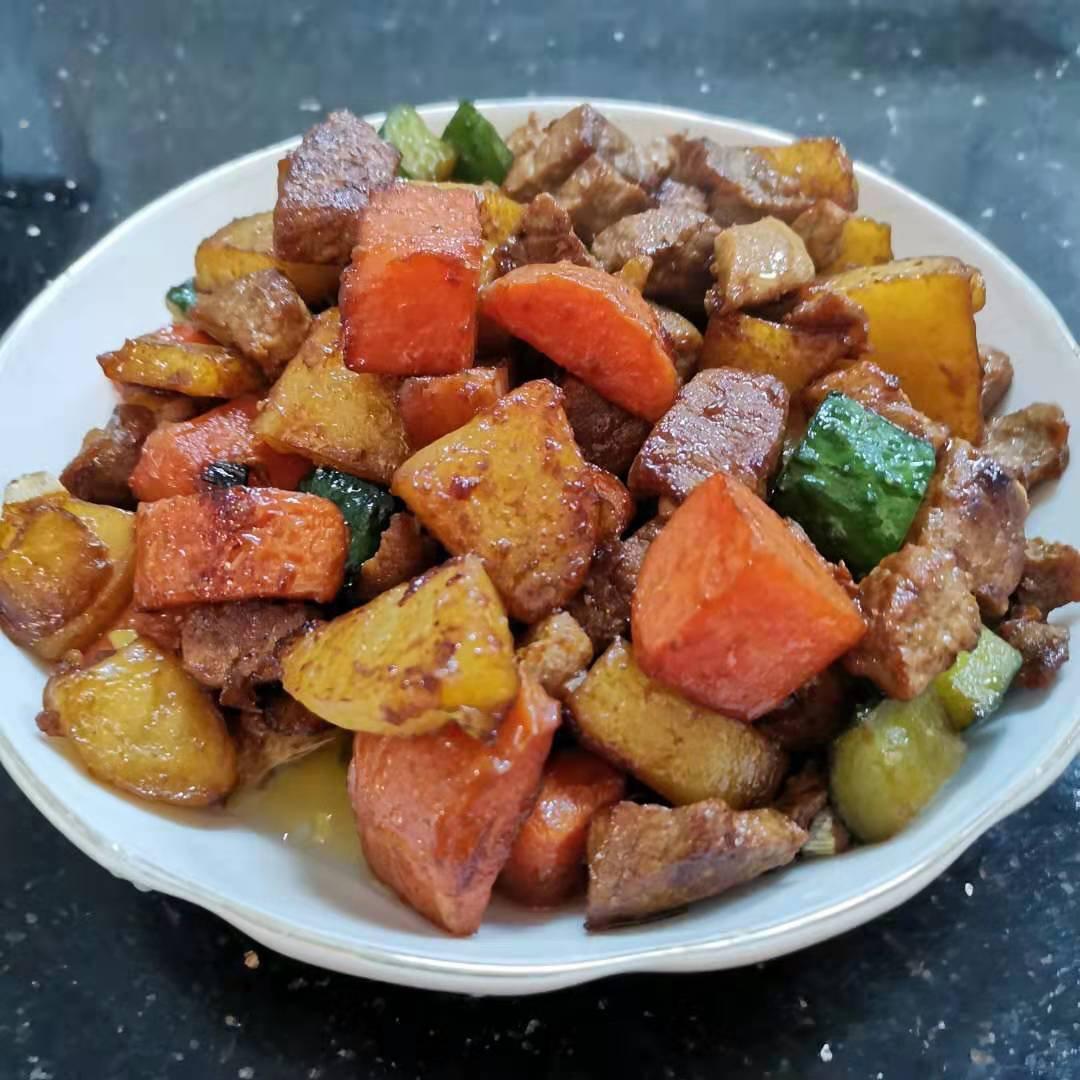 宝宝下饭神器，土豆肉块配黄瓜，营养均衡口味棒！健康食谱炒三丁