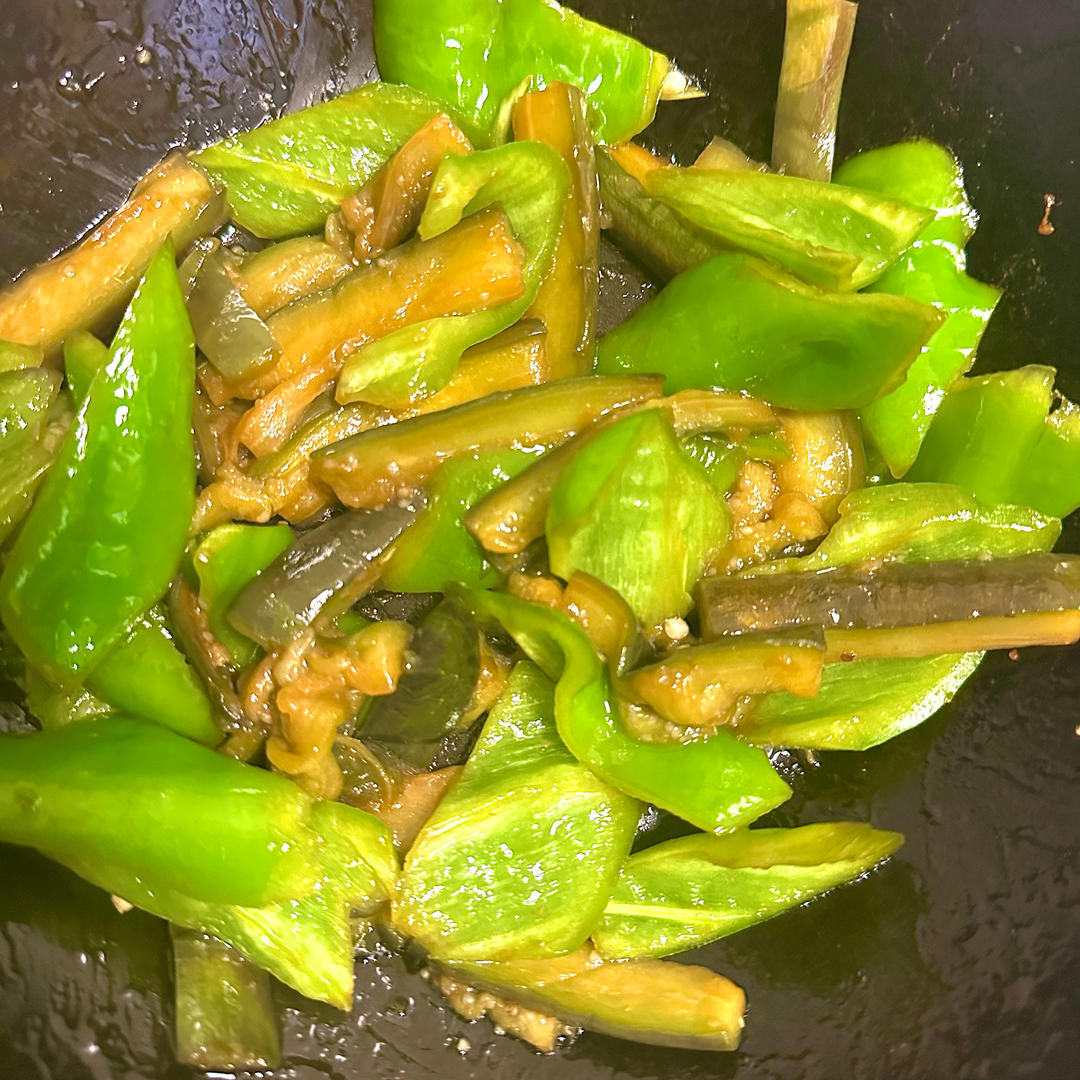 ✅挑战365天晚餐不重样第128天:青椒茄子‼️的做法