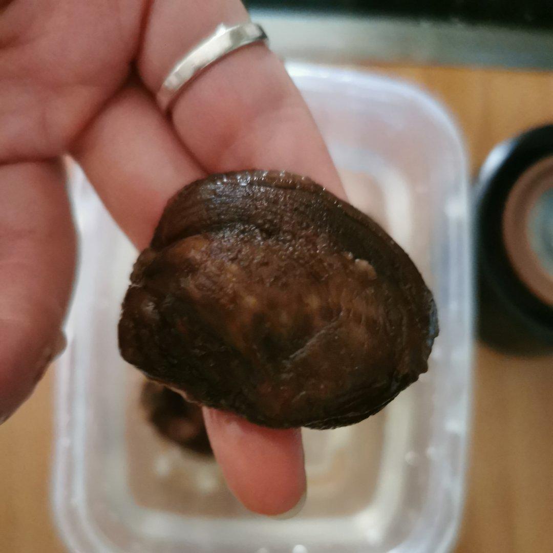 三分钟快速泡发香菇(记得收藏)
