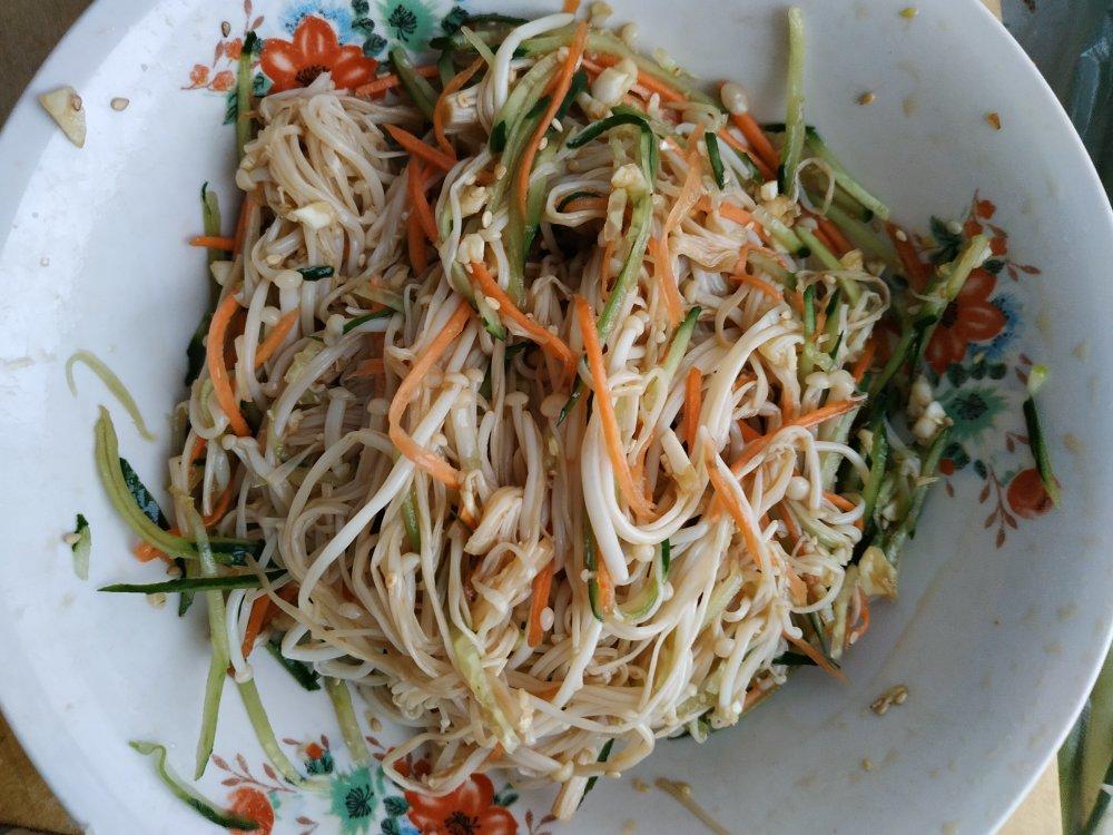 轻食菌菇拌杂蔬