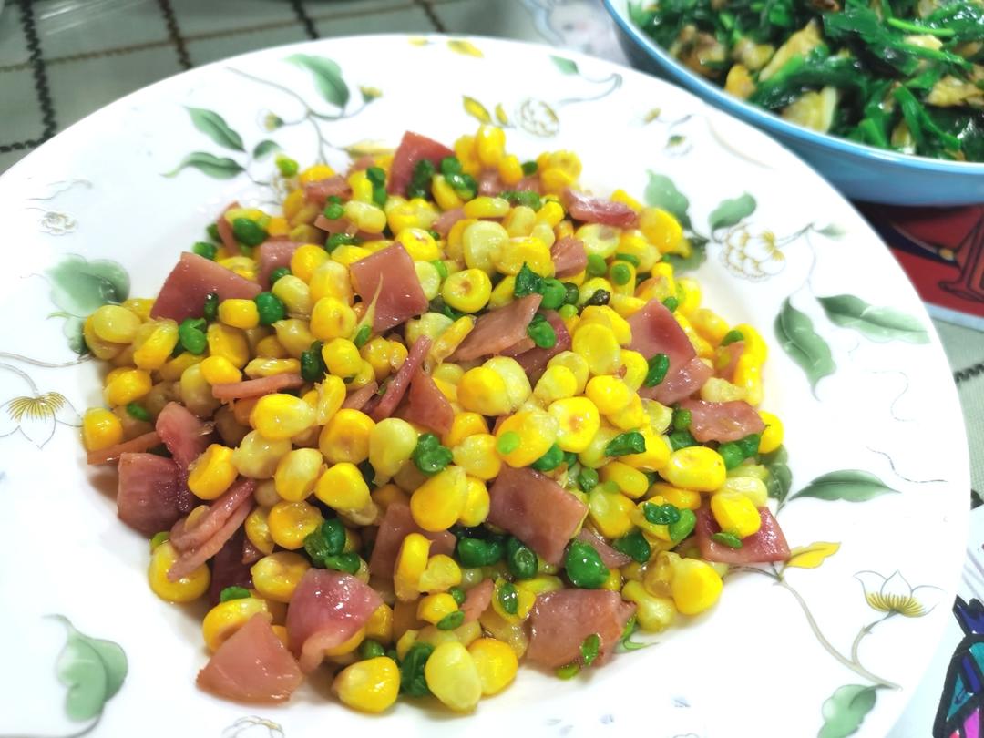 炒四丁（肉丁、豌豆、胡萝卜丁、玉米粒）