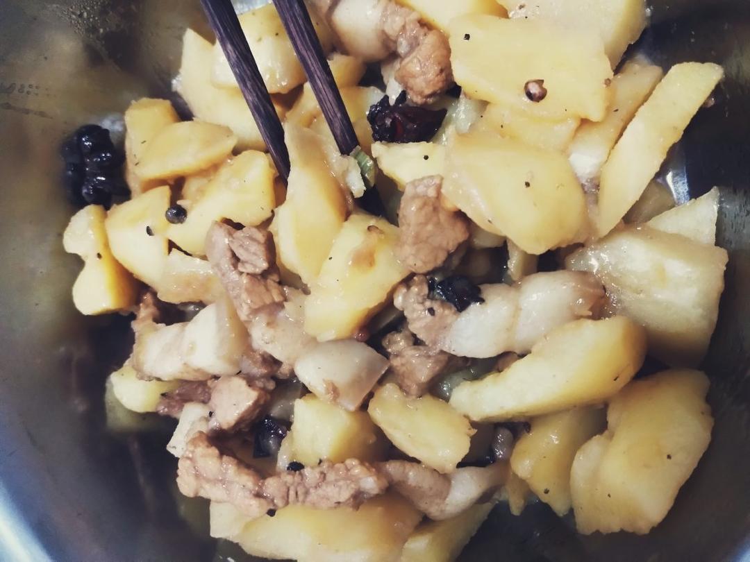 土豆粉条炖肉