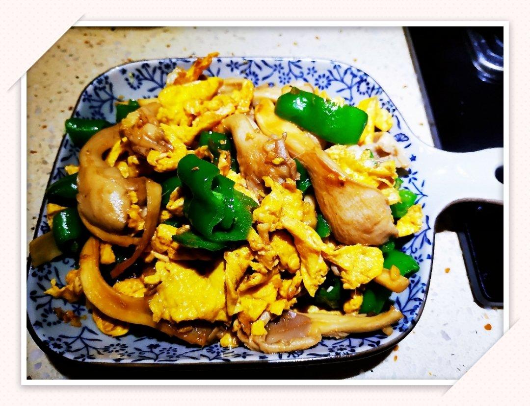 平菇青椒炒鸡蛋 好吃又营养的超快手家常菜