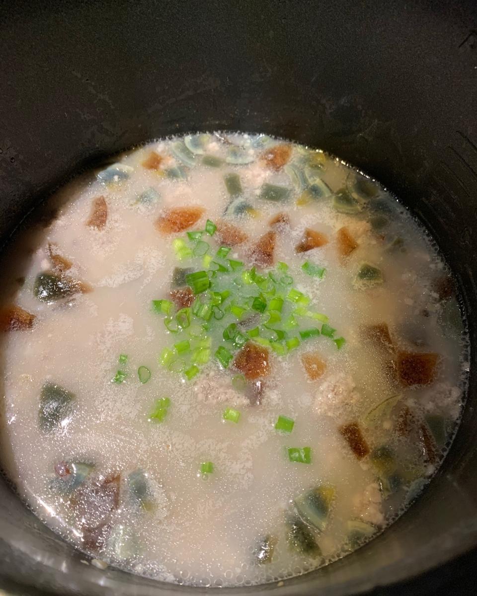 十五分钟快手之香滑皮蛋瘦肉粥(附五分钟电饭煲电压力锅更快捷方法)
