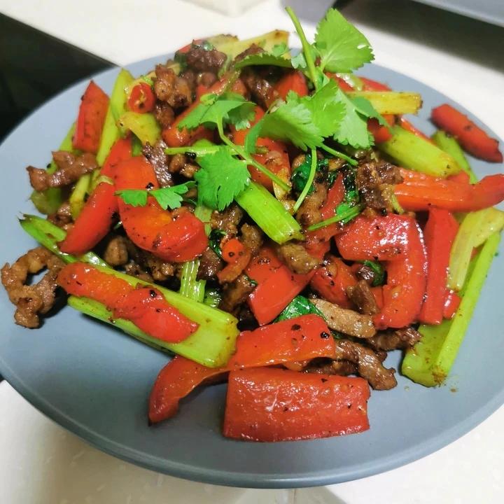超下饭便当—香芹炒牛肉