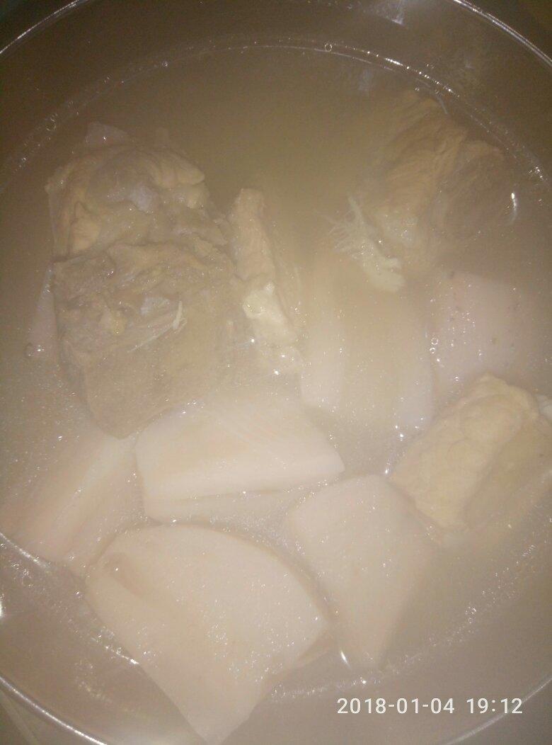 花生莲藕排骨汤