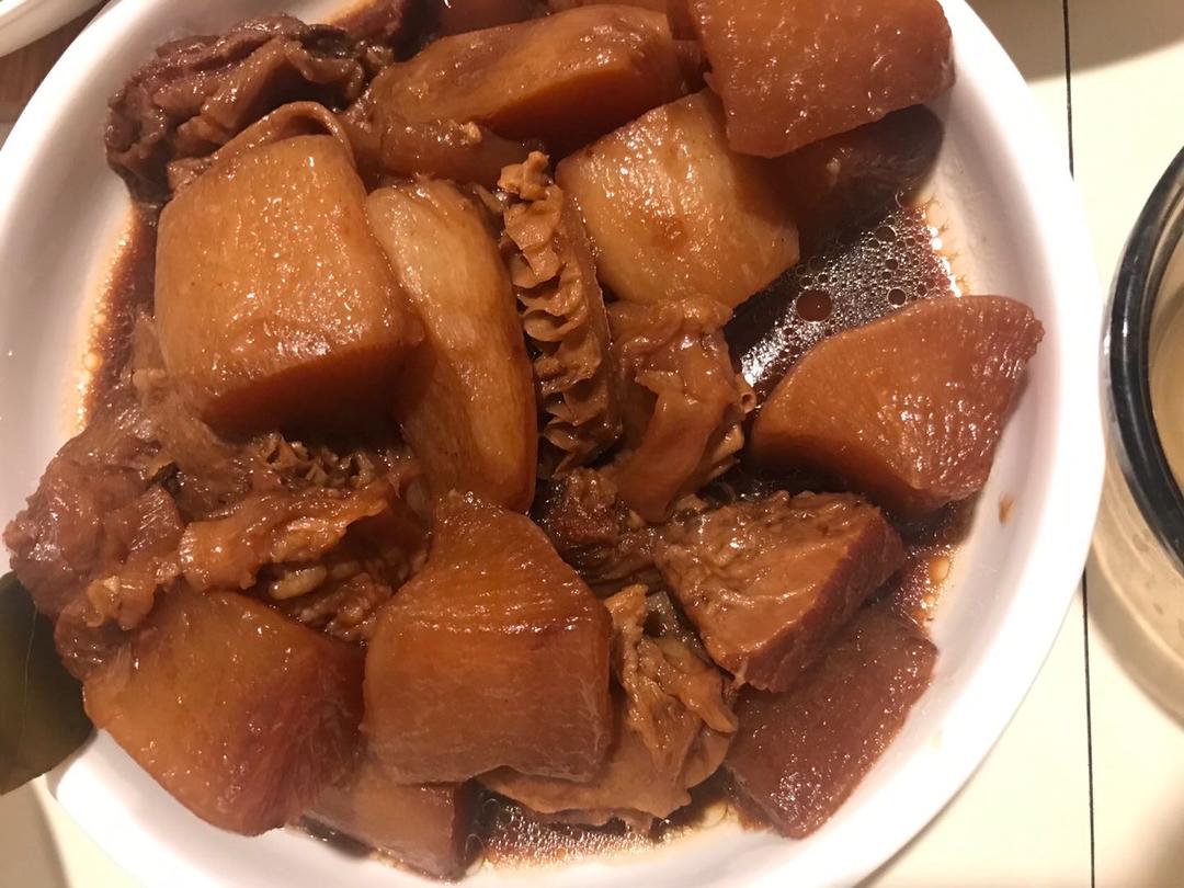 入口即化的广式萝卜牛腩煲