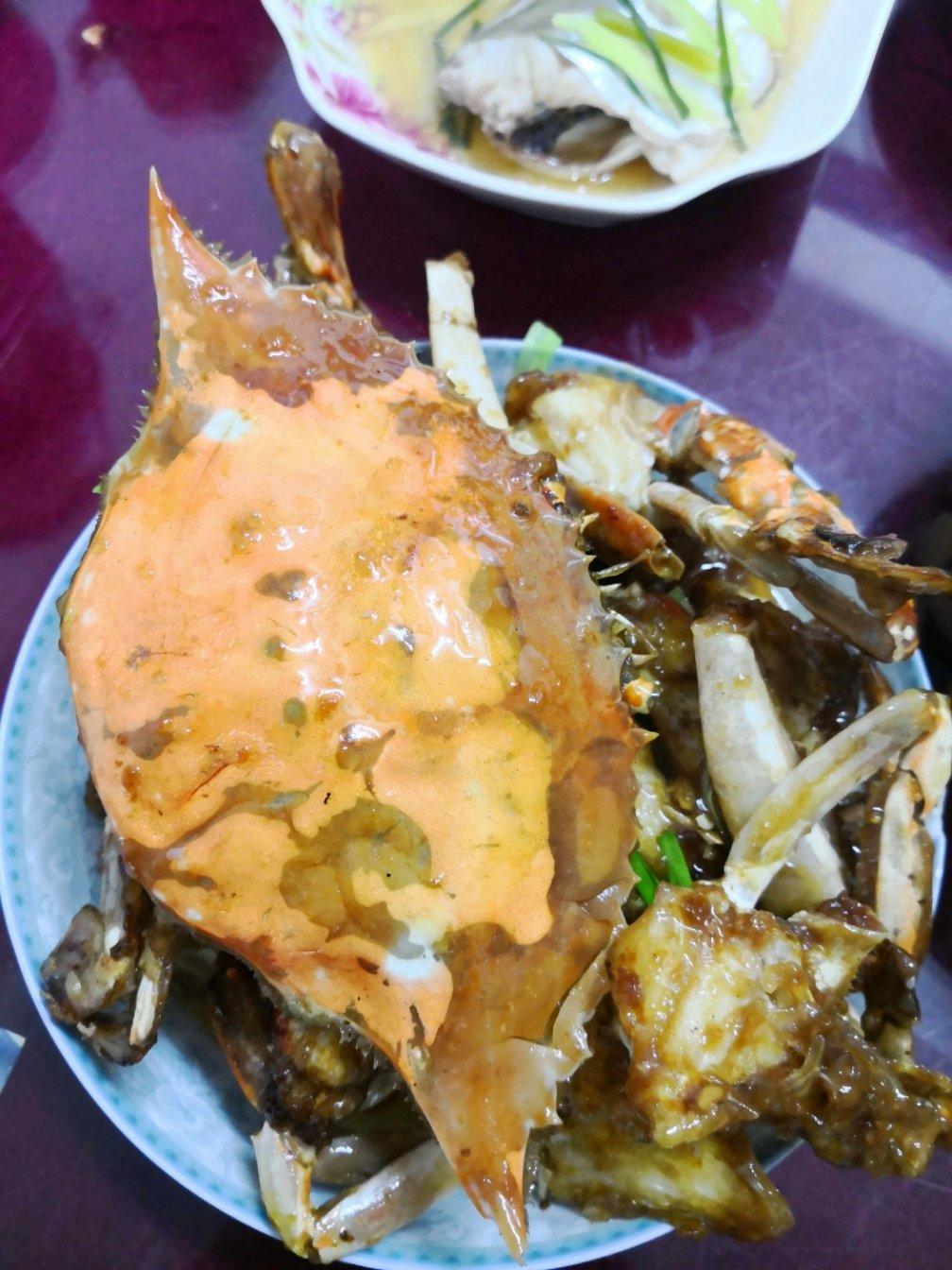 蒜蓉、姜蓉、干红辣椒爆炒梭子蟹