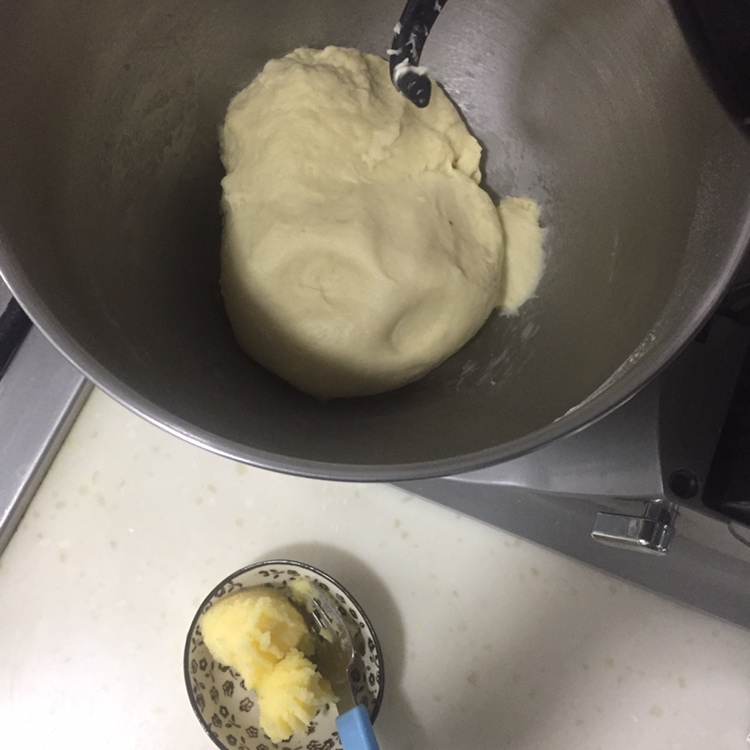 香葱肉松芝士面包（淡奶油消耗）的做法 步骤1