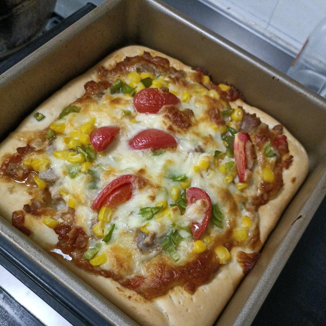 含宣软饼皮做法、自己在家也能做出馅料十足、超拉丝的美味诱人披萨