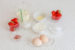 【北鼎烤箱食谱】樱花草莓杯子蛋糕的做法 步骤1