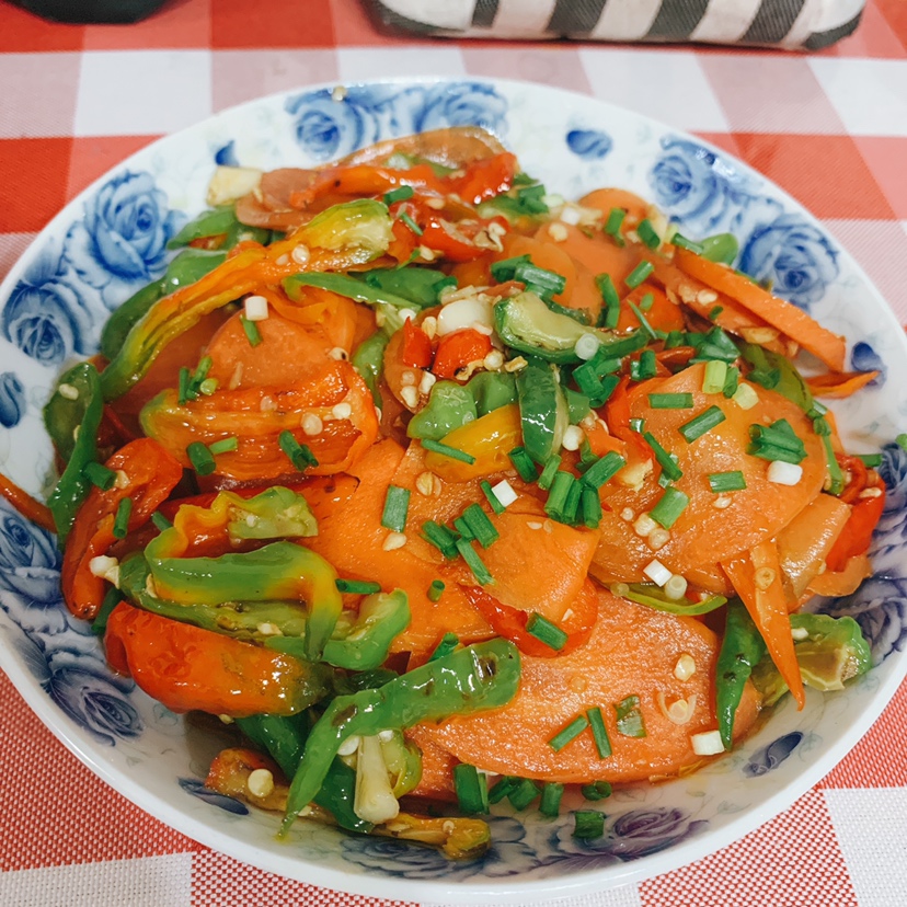 青椒炒胡萝卜片