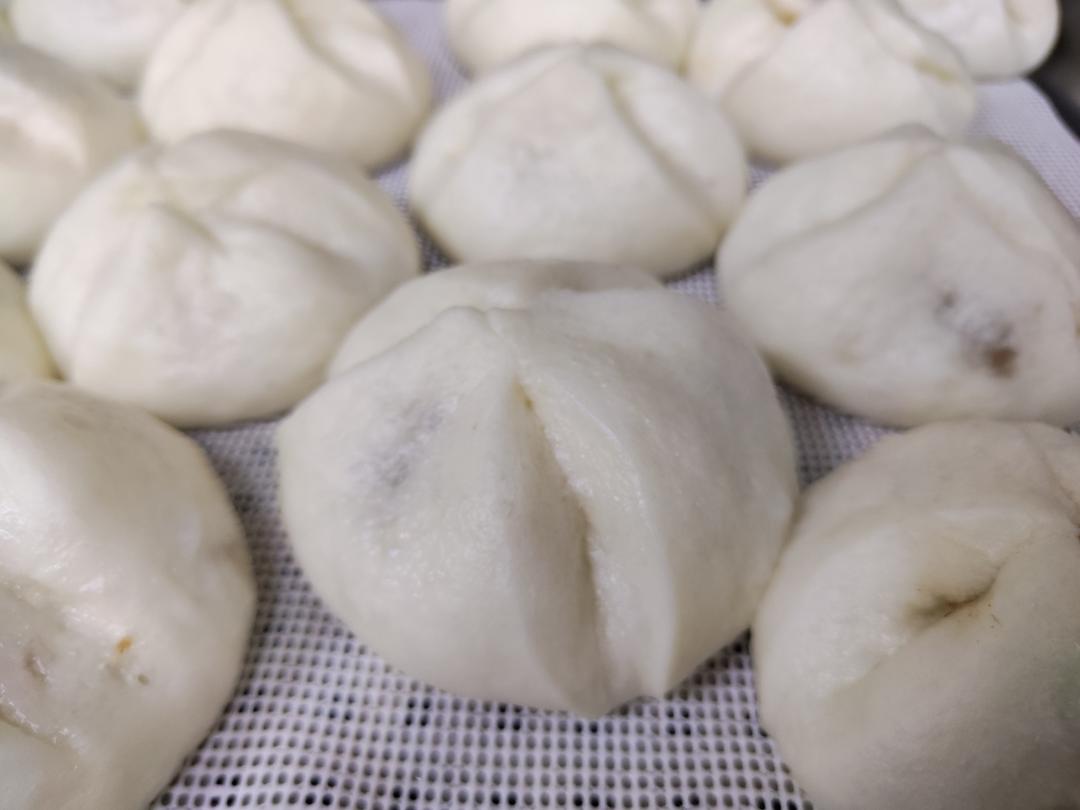 云朵般松软爆浆蜜汁叉烧包