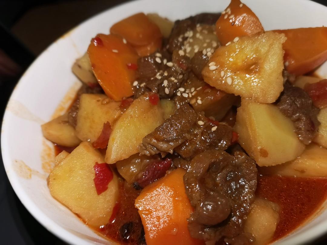 牛肋排炖胡萝卜土豆蕃茄
