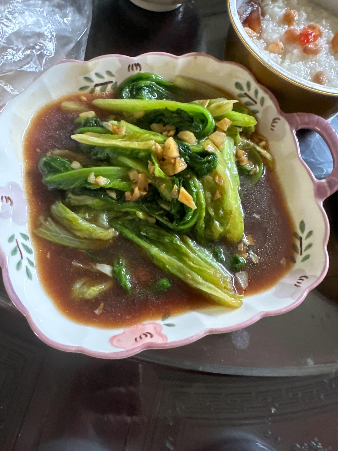 蒜蓉蚝油生菜，清脆爽口，色香味俱全